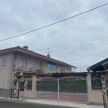 La Casa Di Cate & Adry Bed and Breakfast Envie Buitenkant foto