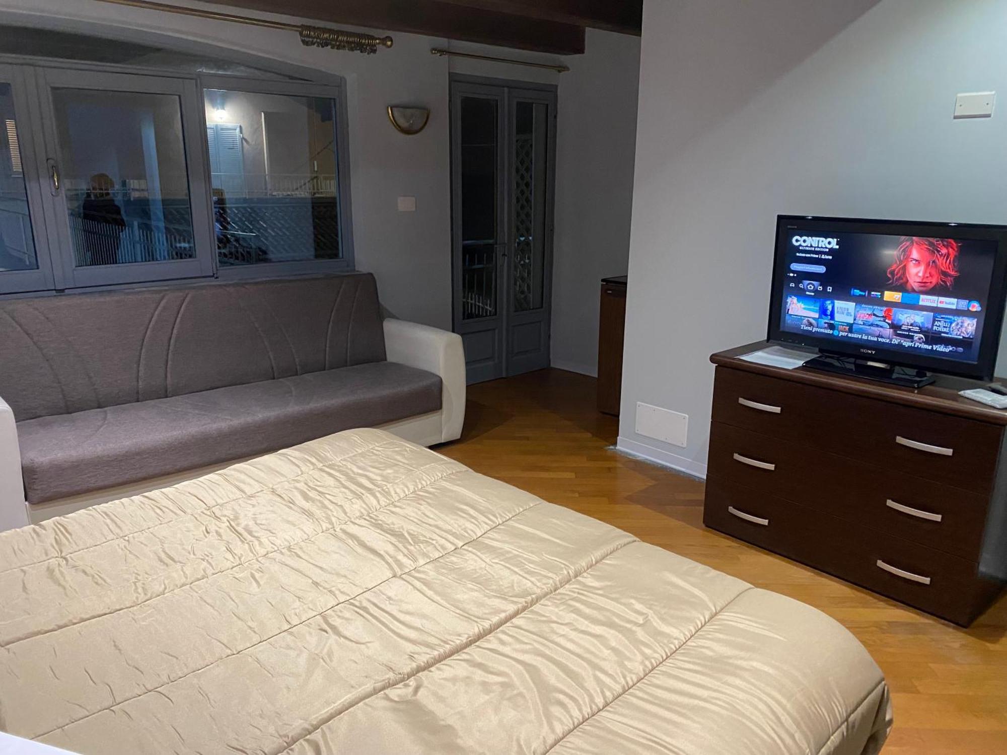 La Casa Di Cate & Adry Bed and Breakfast Envie Buitenkant foto