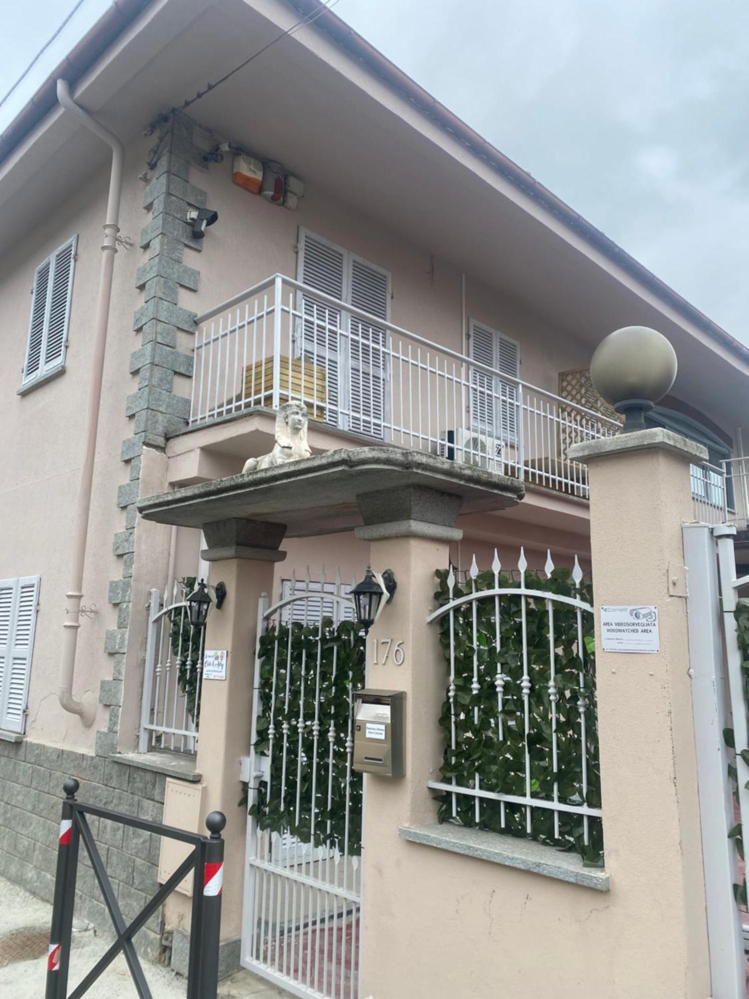 La Casa Di Cate & Adry Bed and Breakfast Envie Buitenkant foto