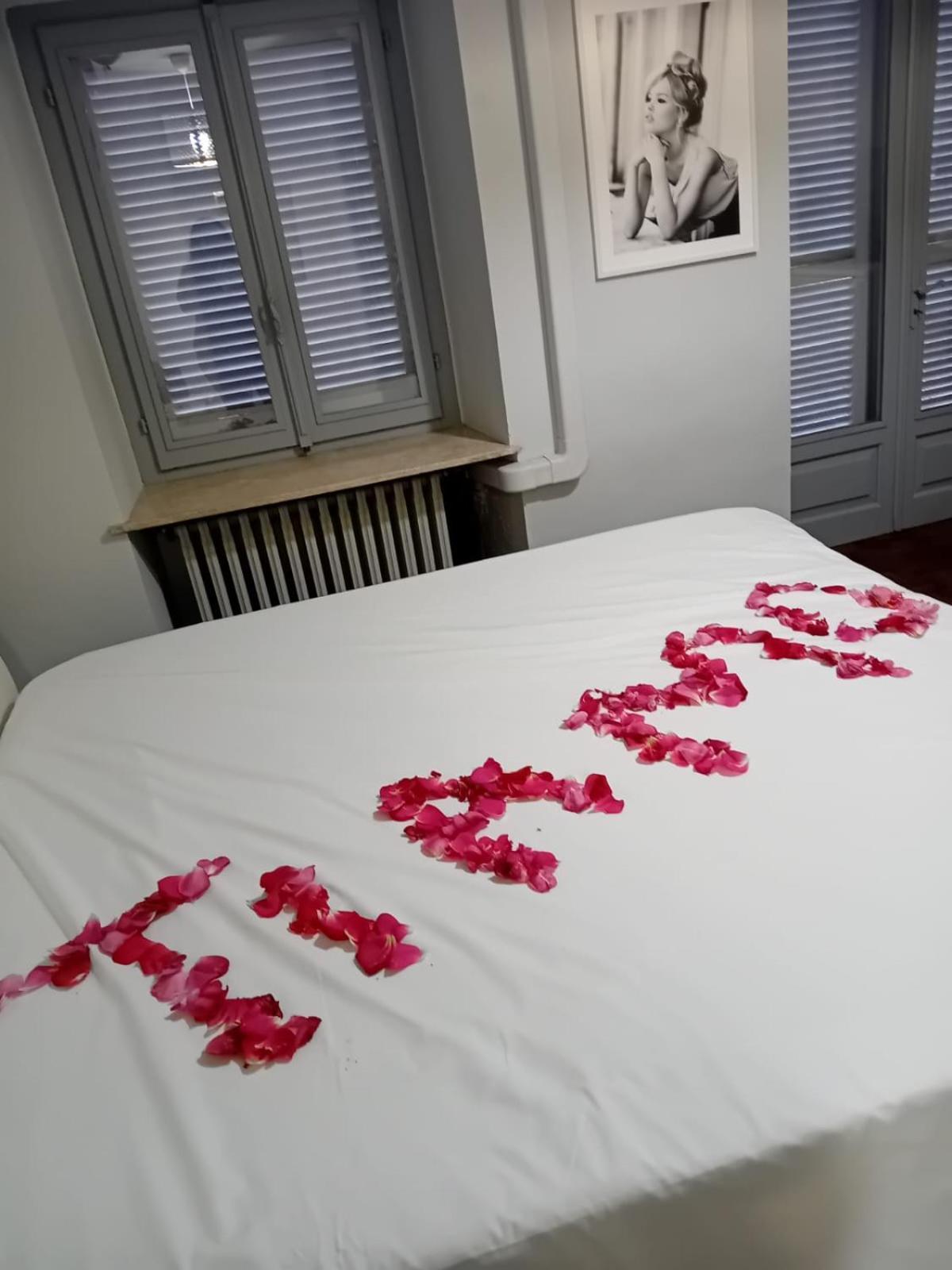 La Casa Di Cate & Adry Bed and Breakfast Envie Buitenkant foto
